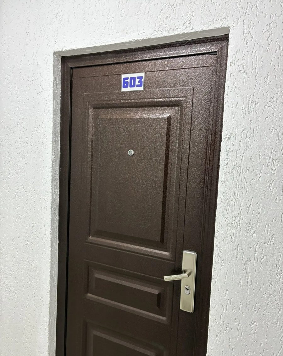Дверь с табличкой 603